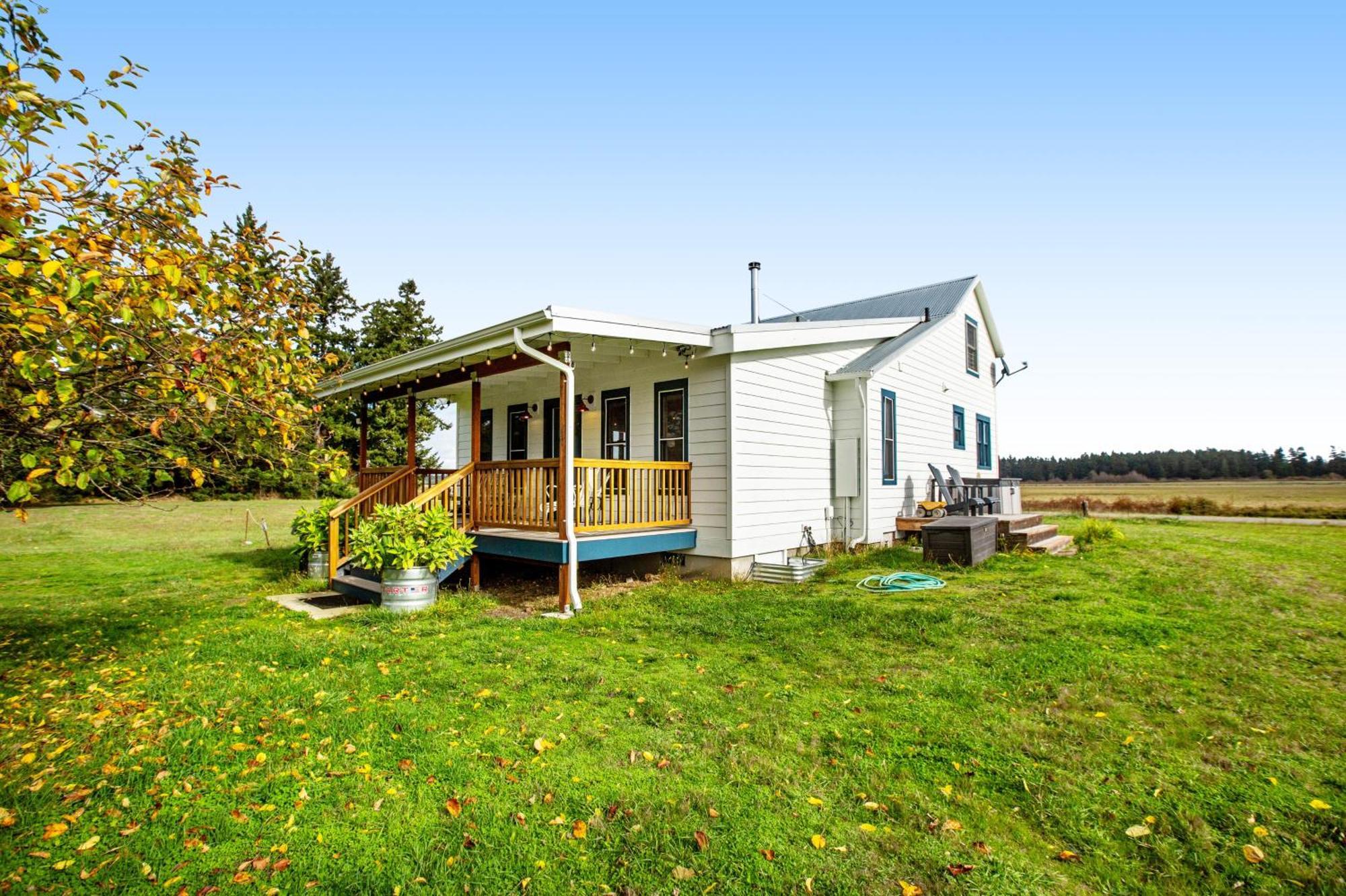 Historic Officer'S Farmhouse At Olf Coupeville Exterior photo